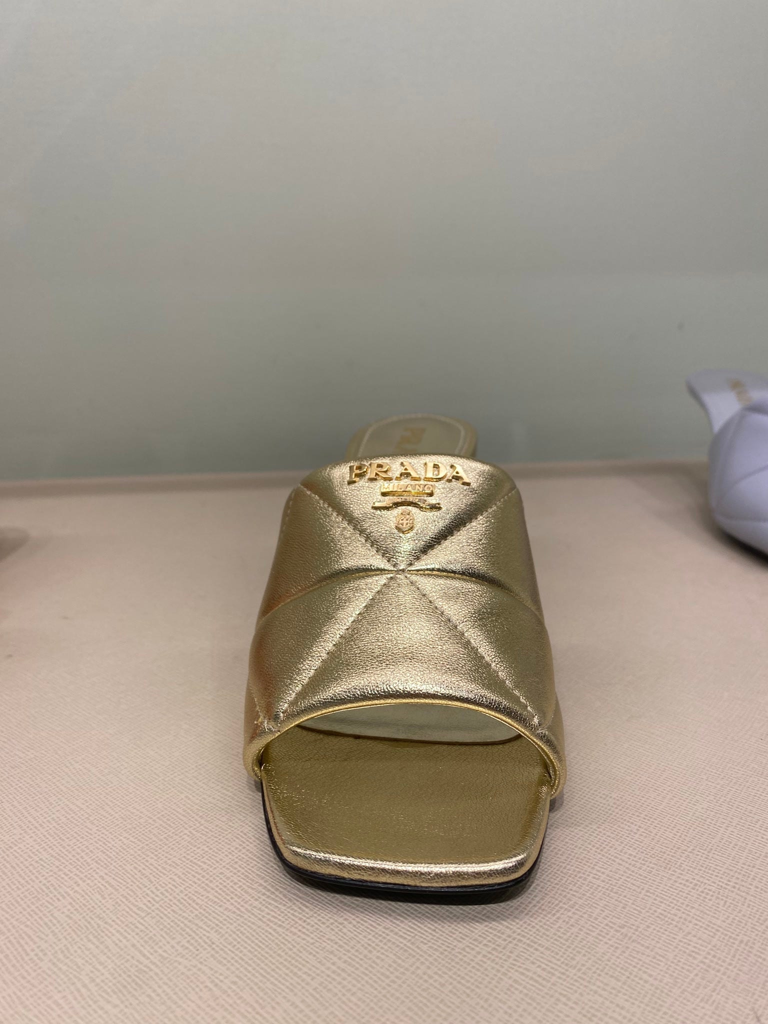 Prada Damskie sandały skórzane złotePrada