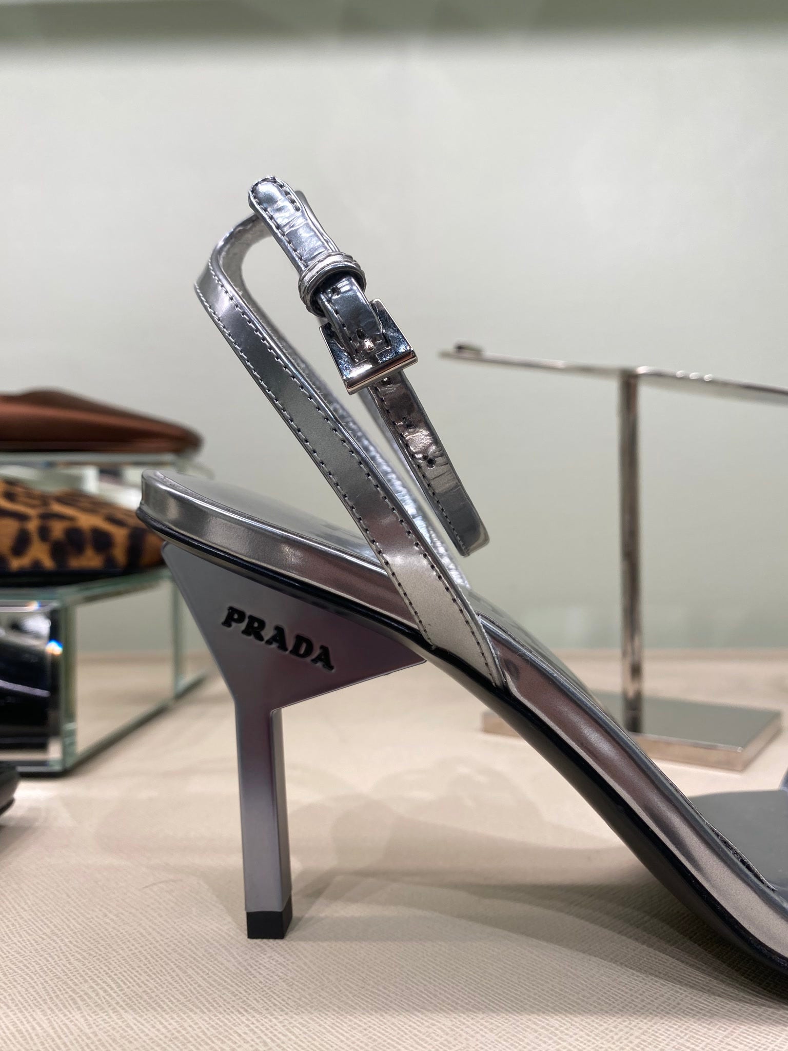Prada Damskie szpilki czarne skórzanePrada