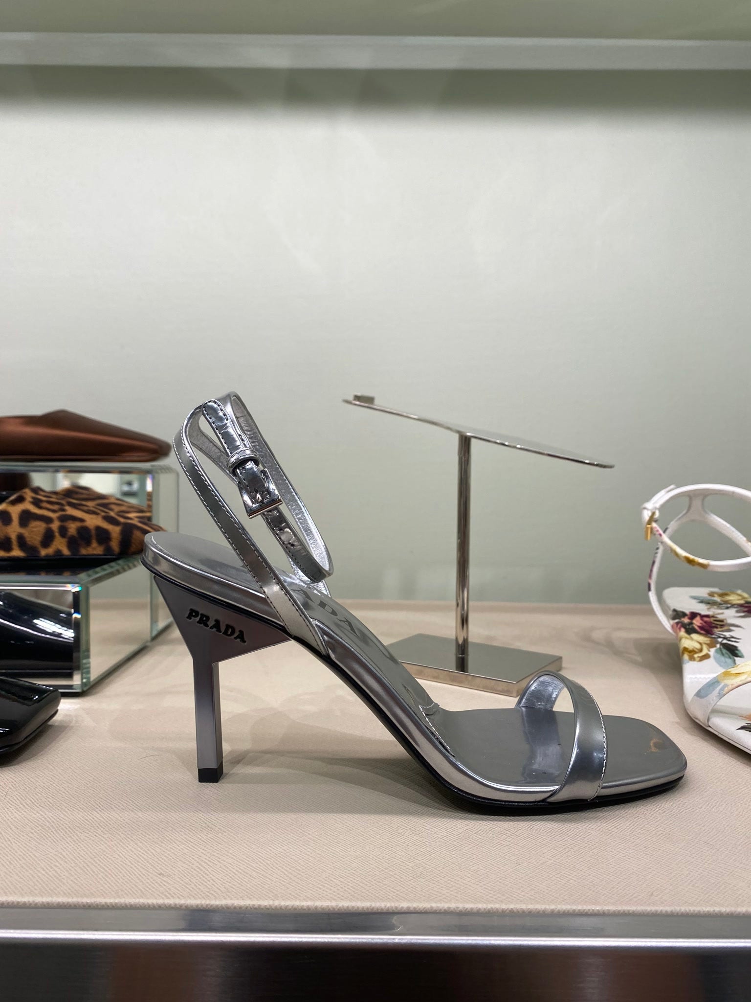 Prada Damskie szpilki czarne skórzanePrada