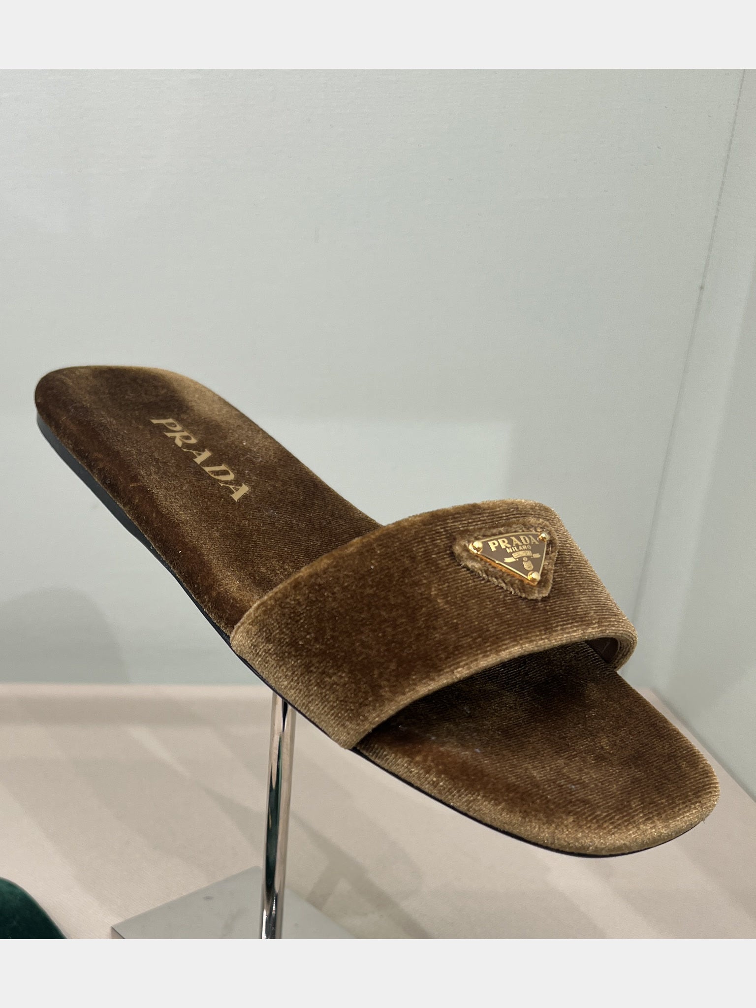 Prada logo - appliqué velvet slidesPrada