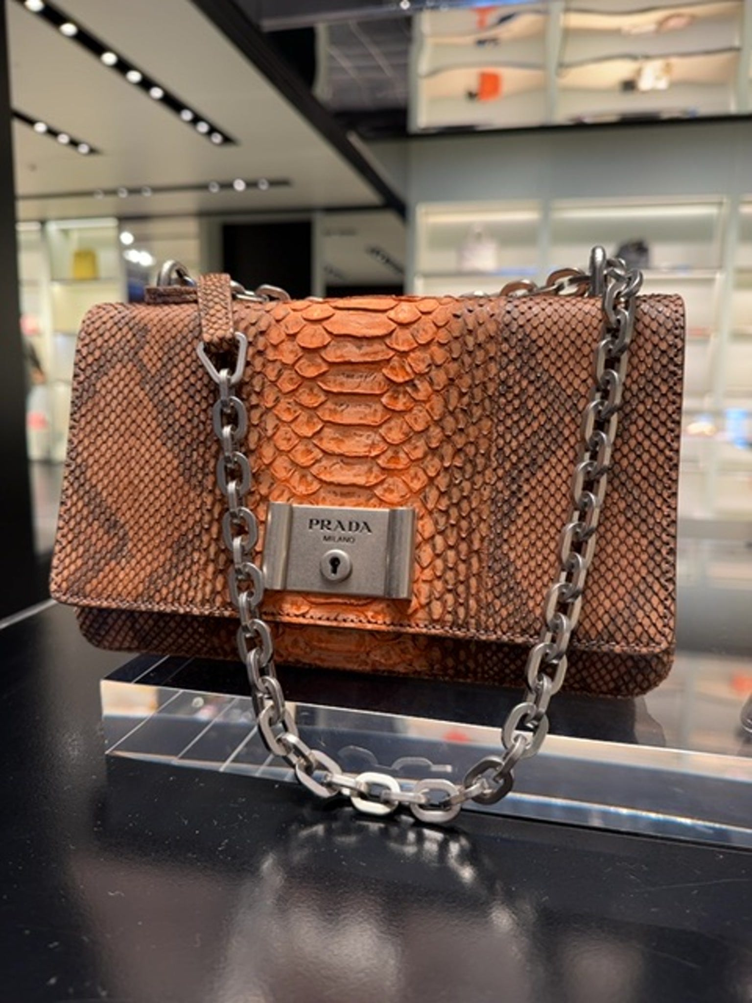 Prada Zamx F01bu 001vPrada