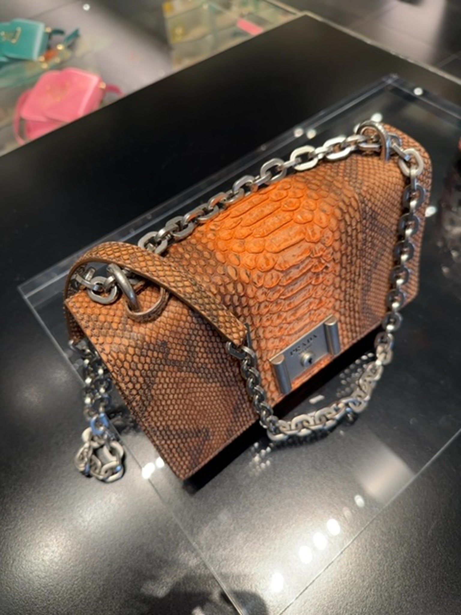 Prada Zamx F01bu 001vPrada