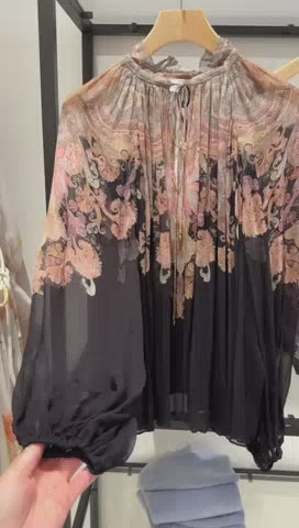 Illustration Billow Blouse