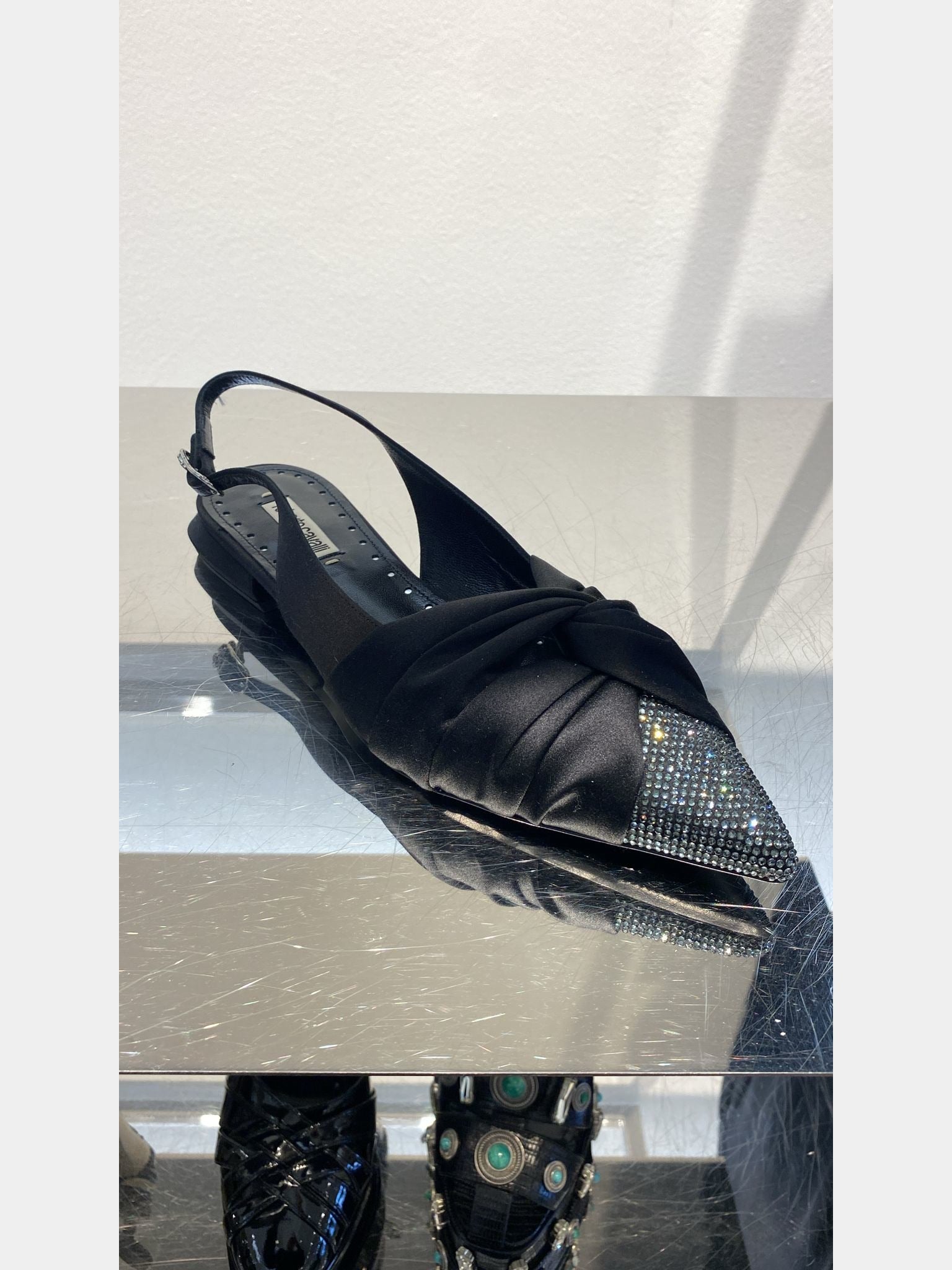 Roberto Cavalli Knot - detail crystal - embellished ballerina shoesRoberto Cavalli