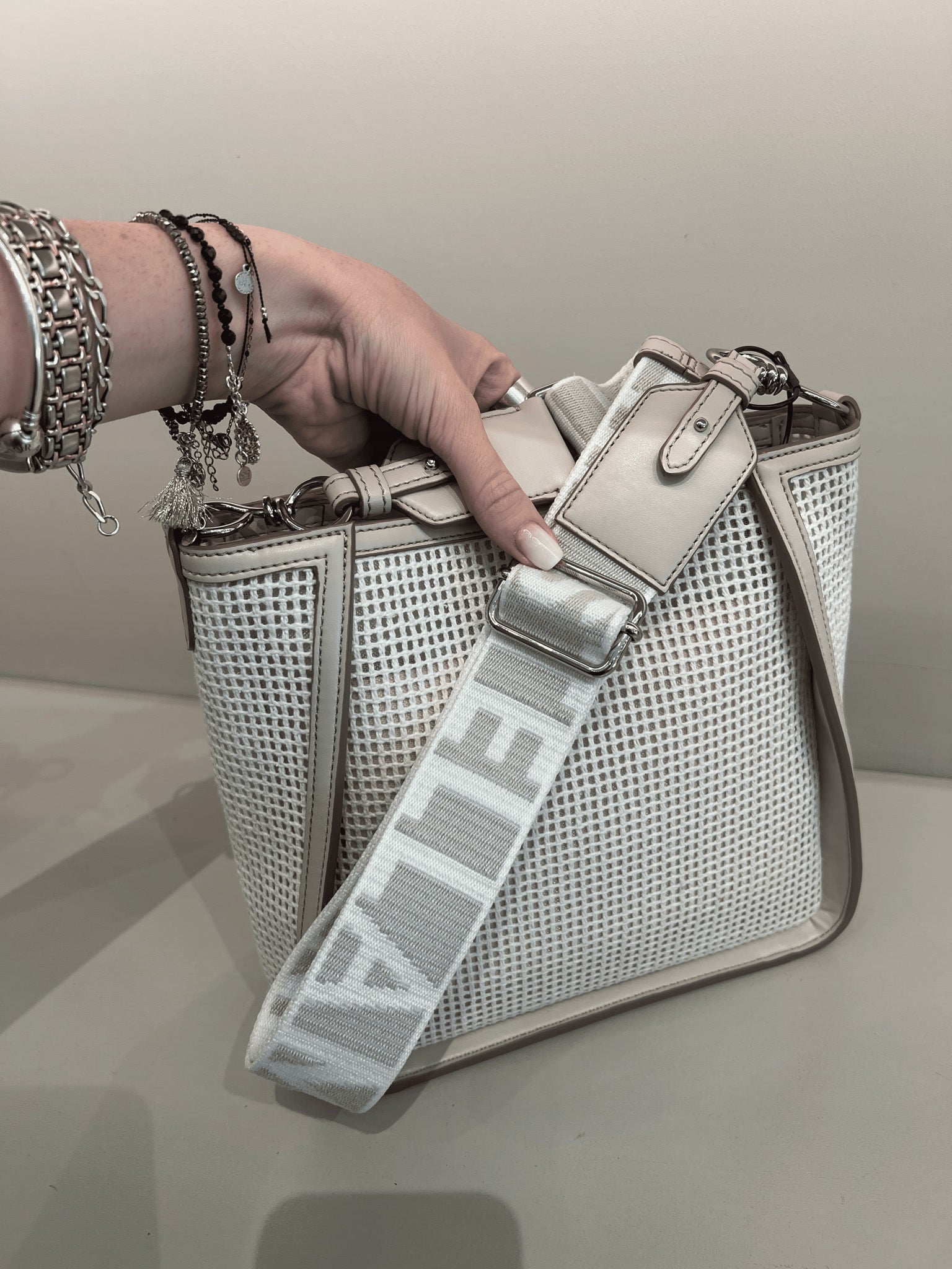 Stella McCartney Damska torebka mini crossbody haftowana eko siatkaStella Mccartney