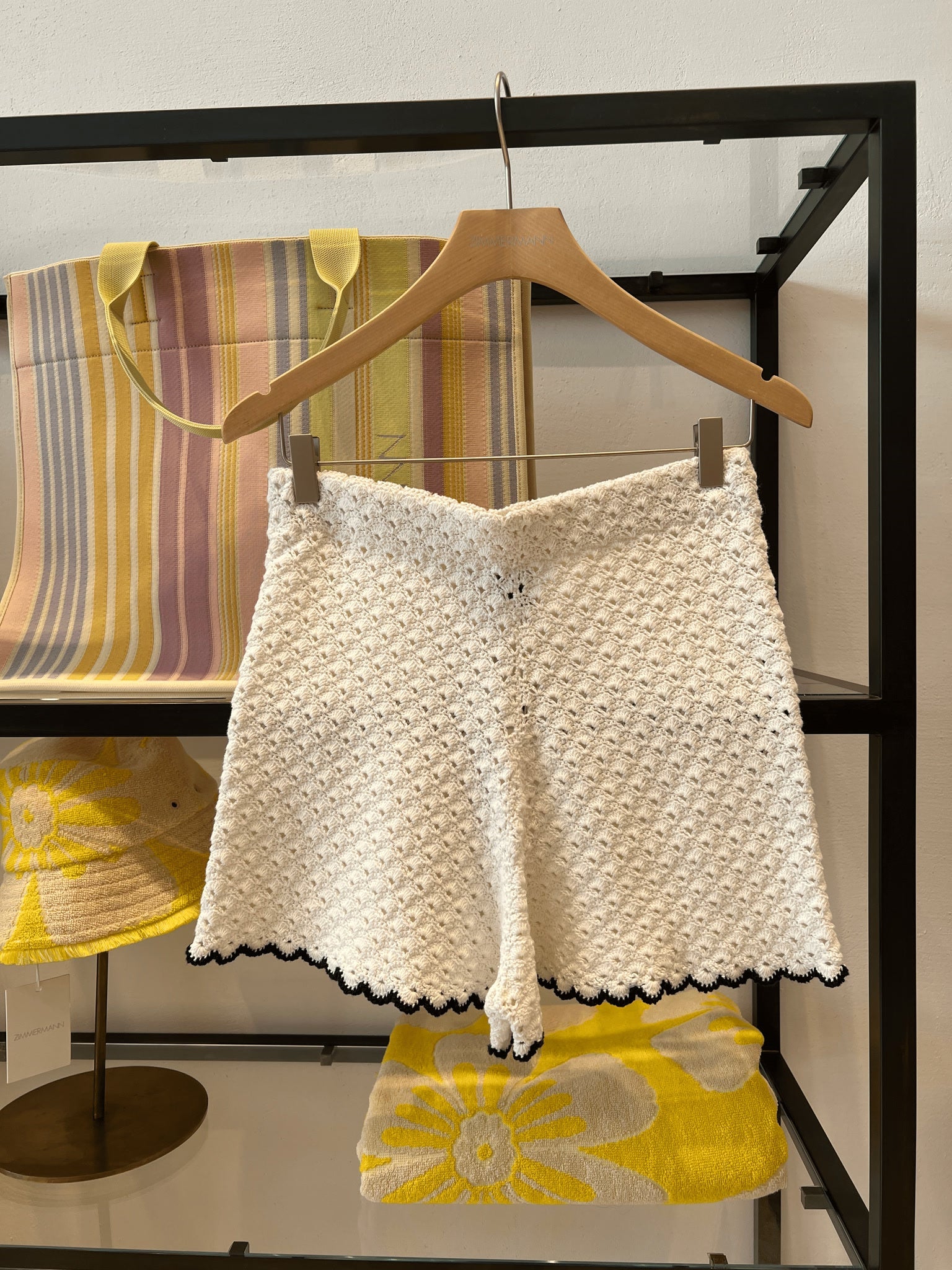 ZIMMERMANN Szorty Damskie Black/Ivory Halliday Scallop Shorts 9777ASS241Zimmermann