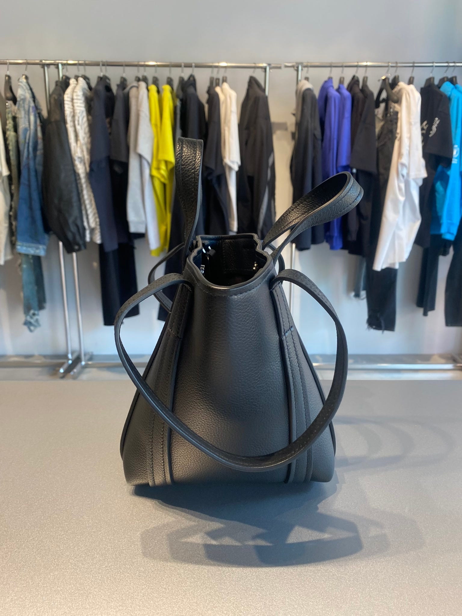 Balenciaga Damska torebka na ramię czarna skóraBalenciaga