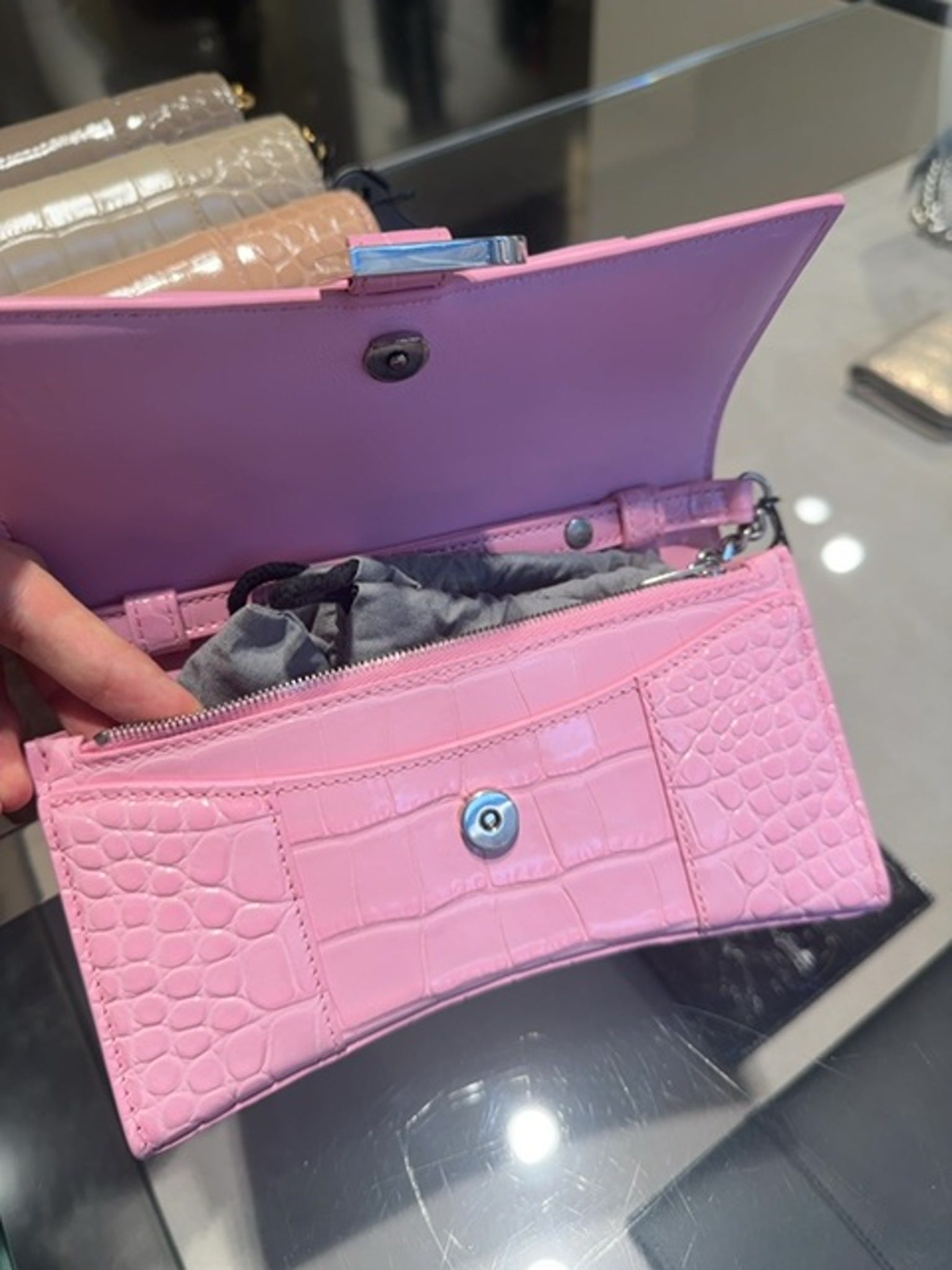 Balenciaga Hour Wallet O/ChainBalenciaga
