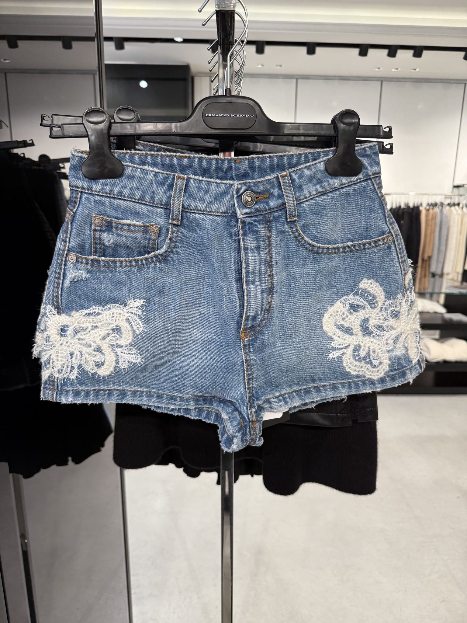 Ermanno Scervino Denim Shorts with EmbroideryErmanno Scervino