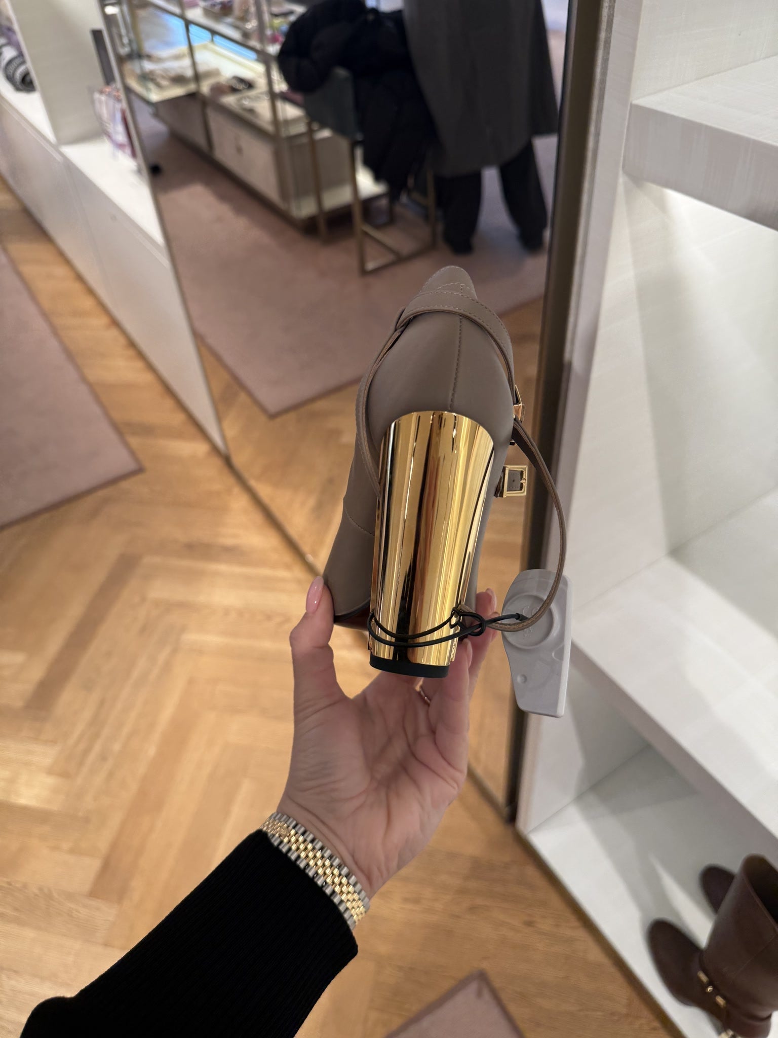 Fendi Delfina Pumps In BeigeFendi