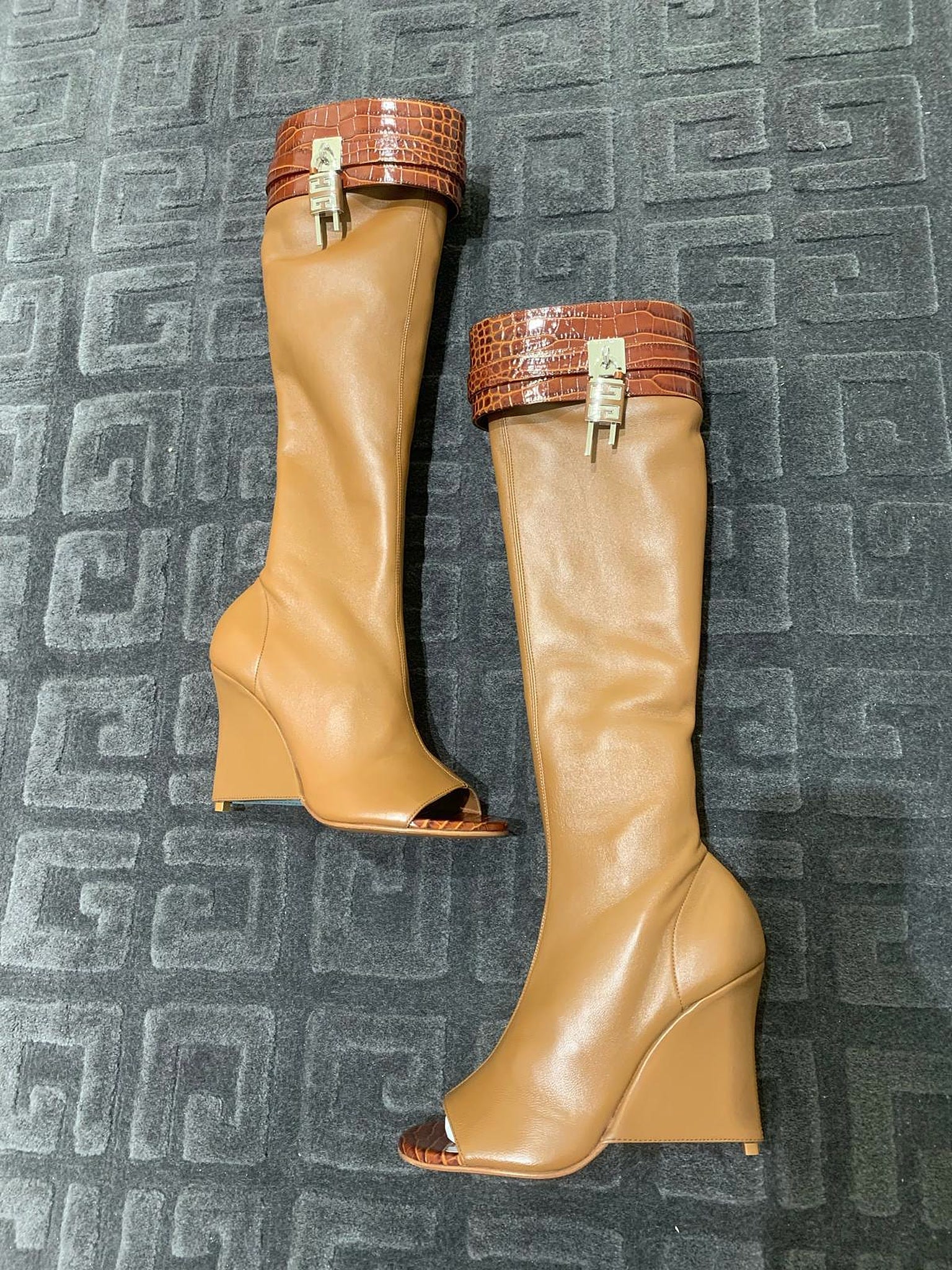 Givenchy BE3092E274 204Givenchy