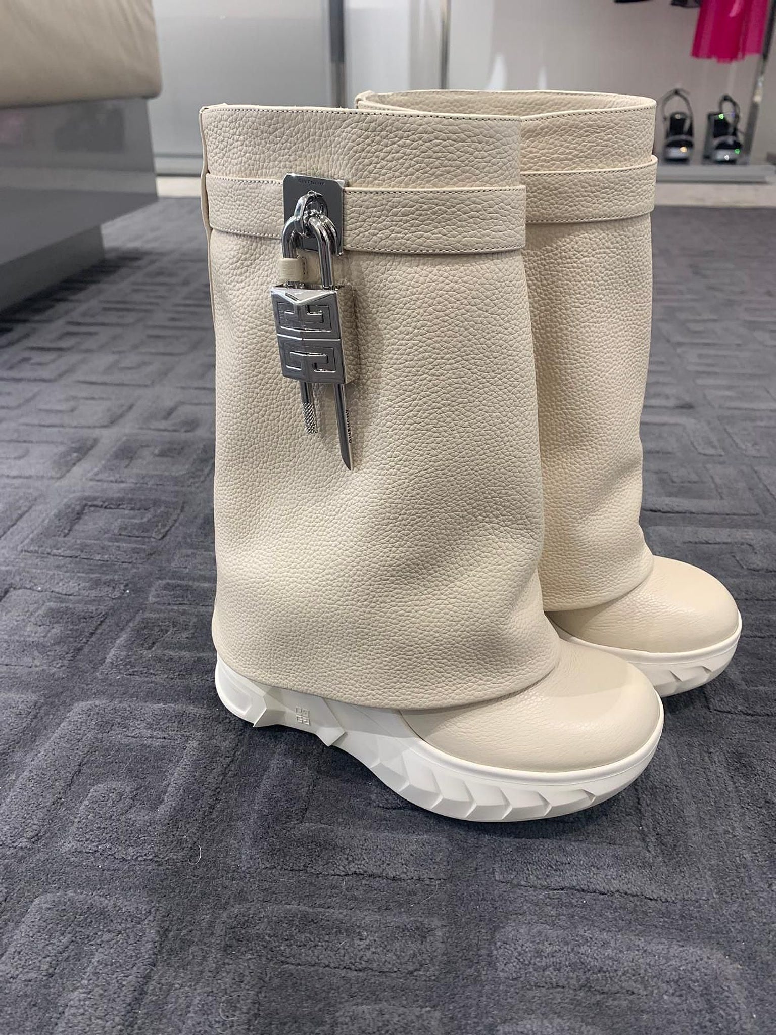 Givenchy BE603SE1AZ BootsGivenchy