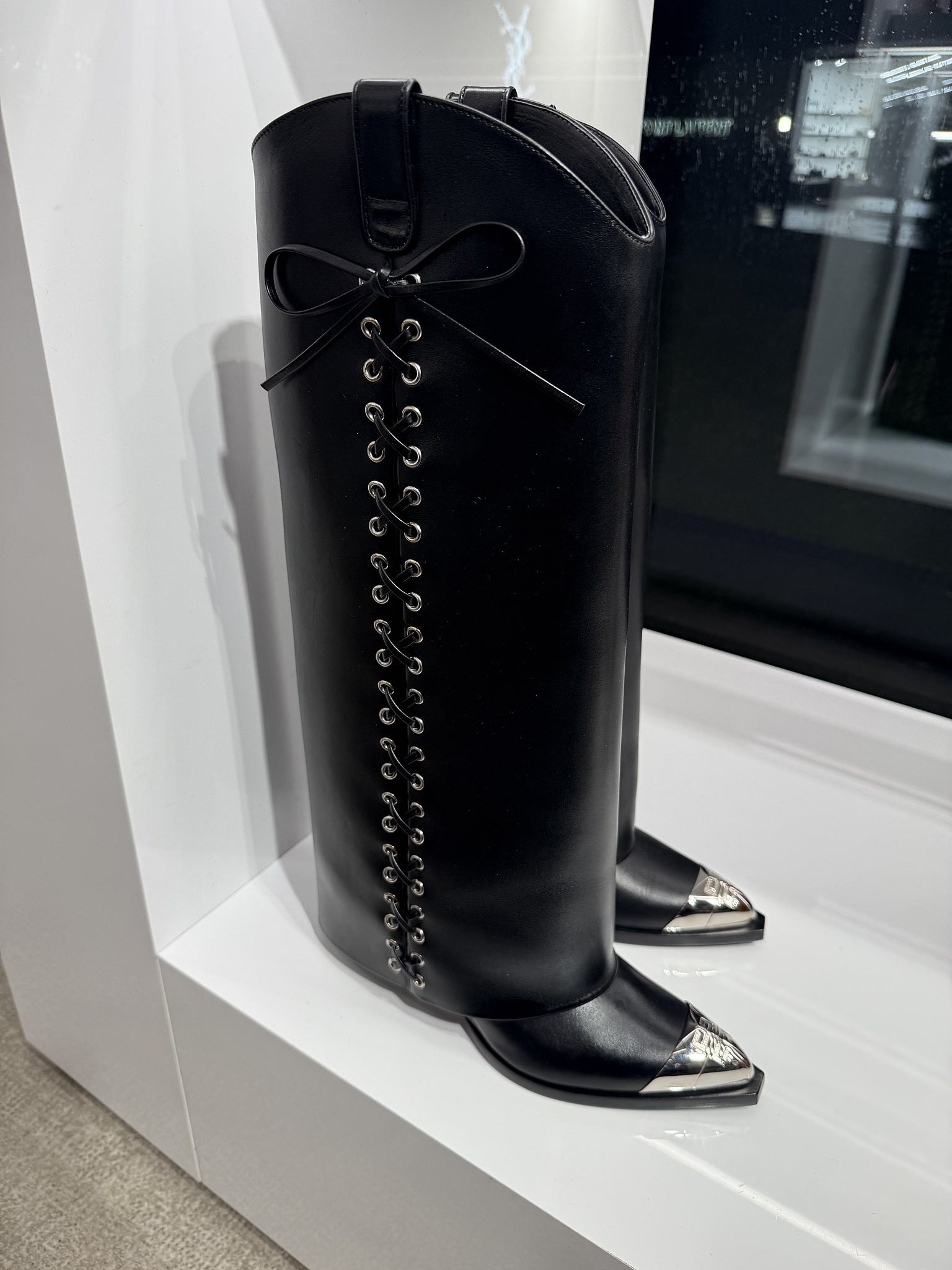 Givenchy Shark Lock CowboyGivenchy