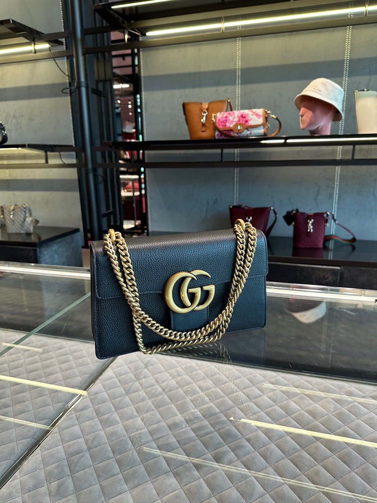 Gucci O Handbag GG MarmontGucci