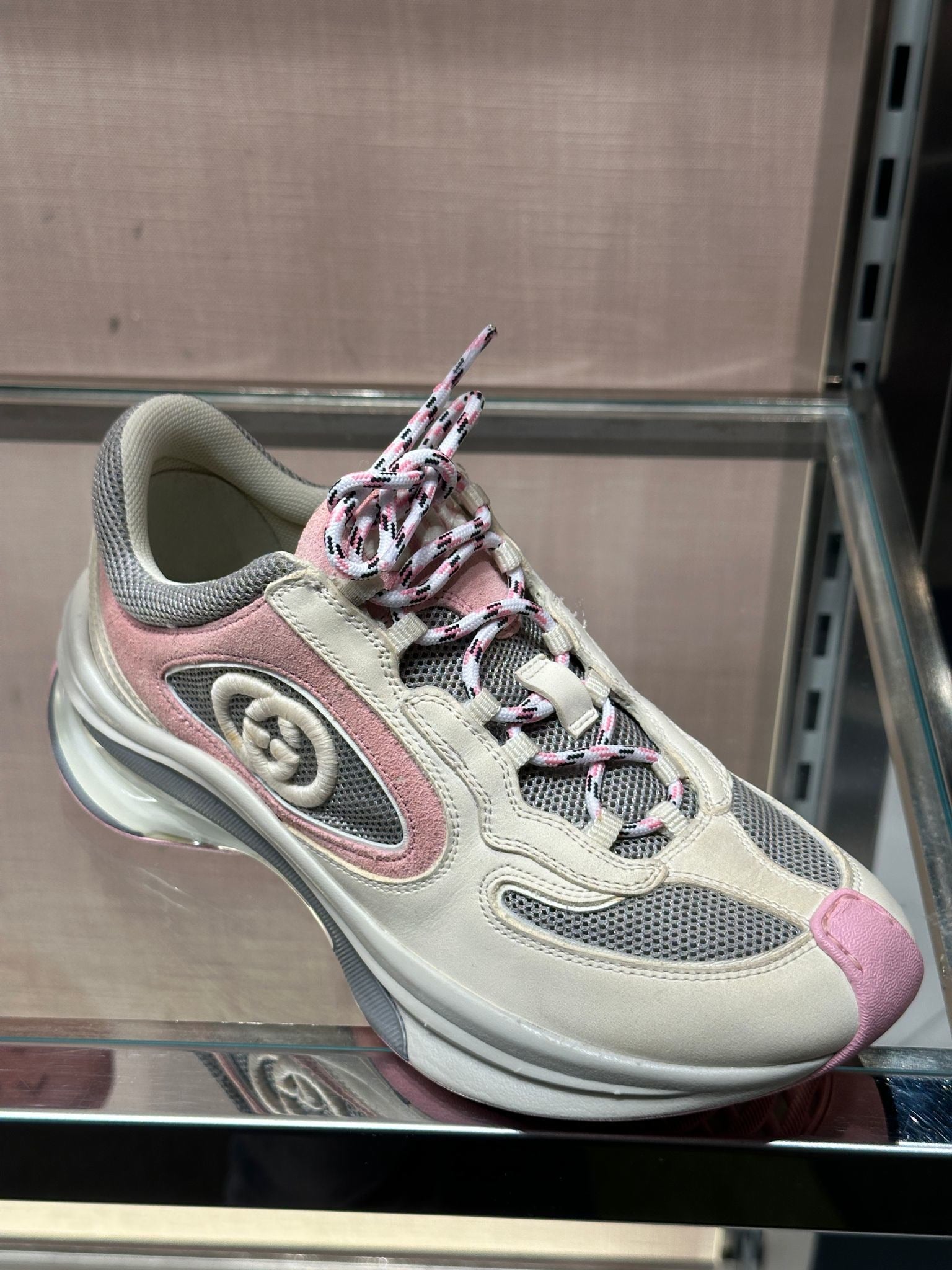 Gucci Run Premium Sneakers pink and whiteGucci