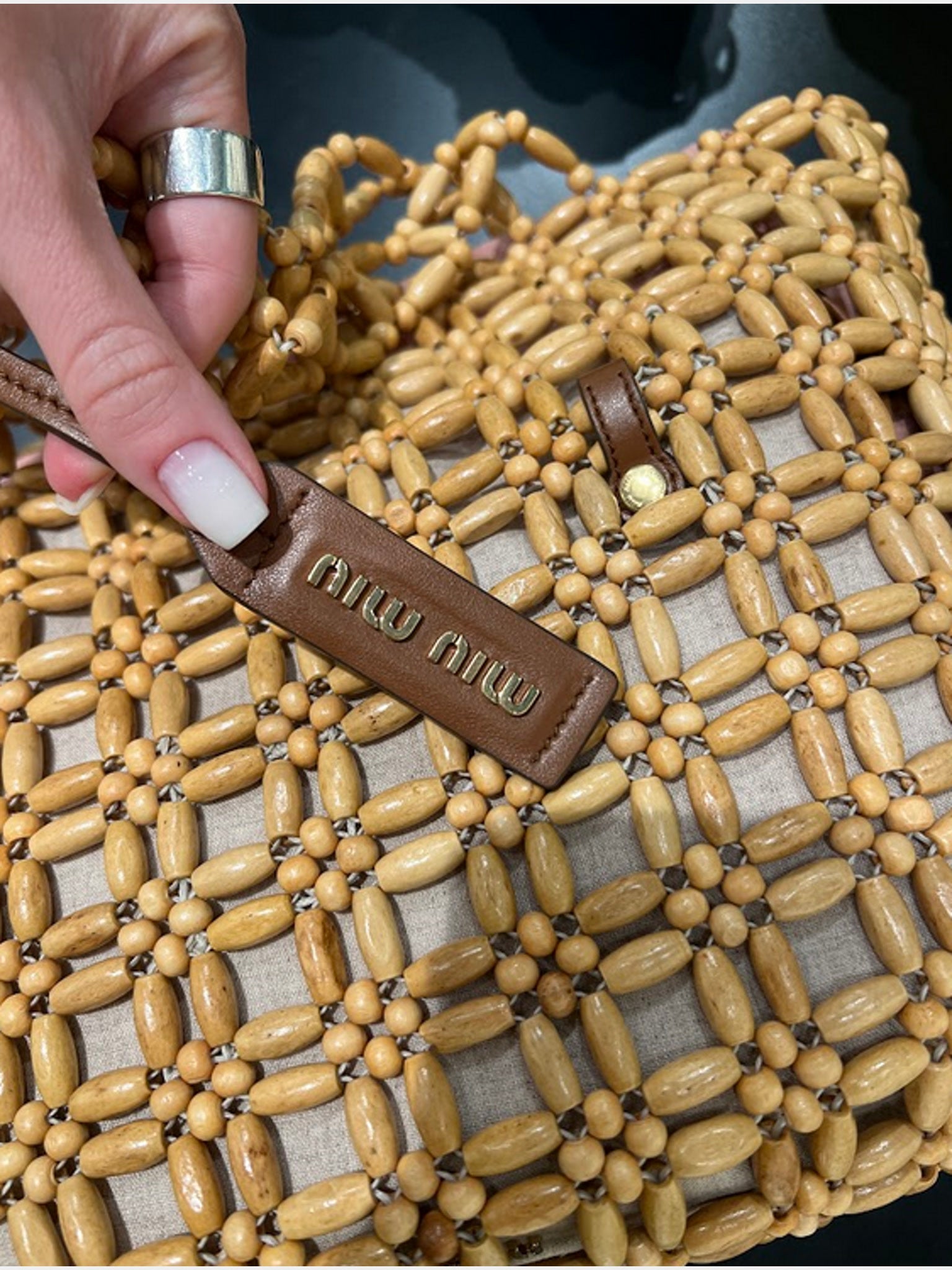 Miu Miu Torebka pleciona torba z drewnianych koralikówMiu Miu