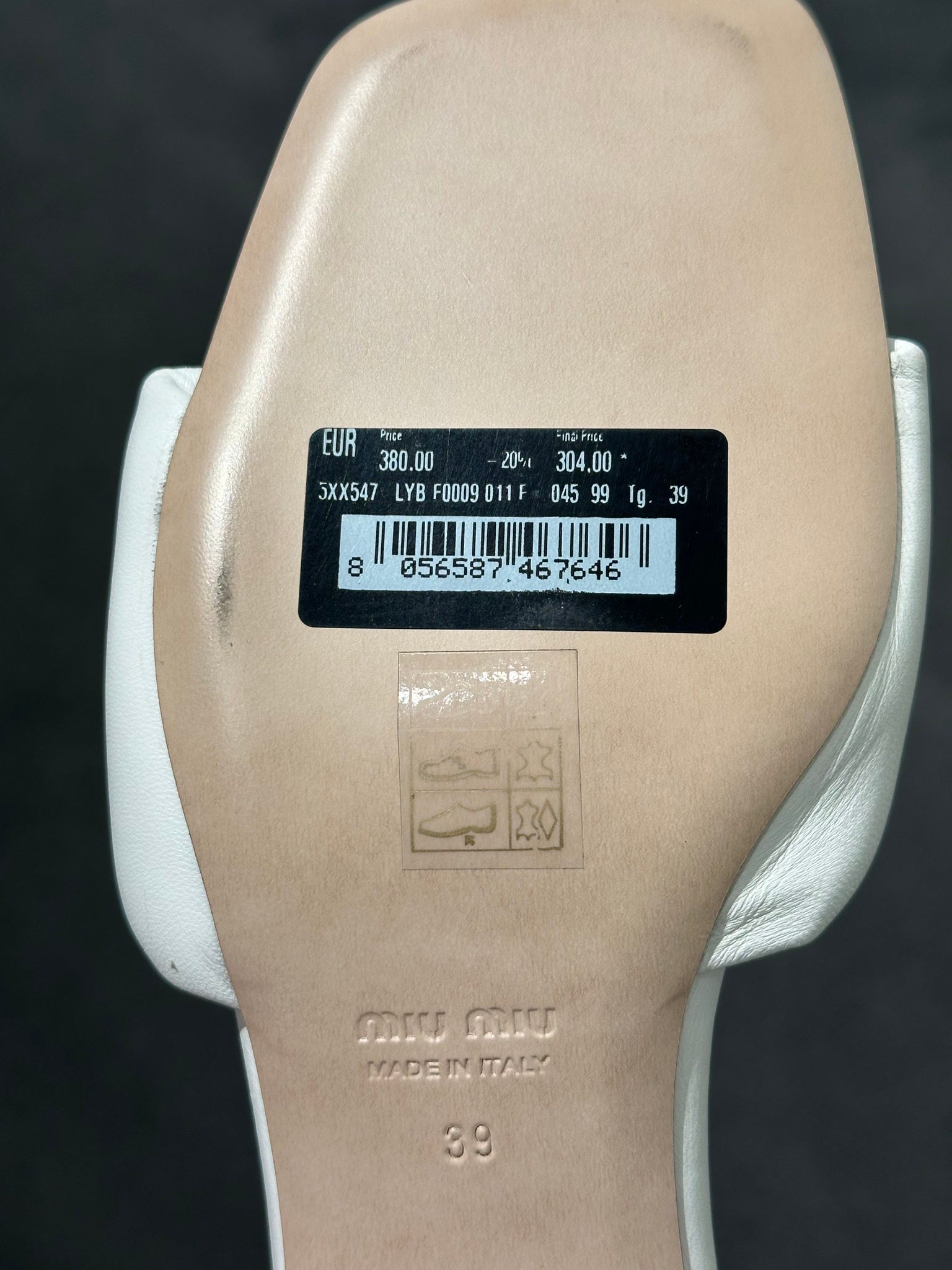 Miu Miu white slippersMiu Miu