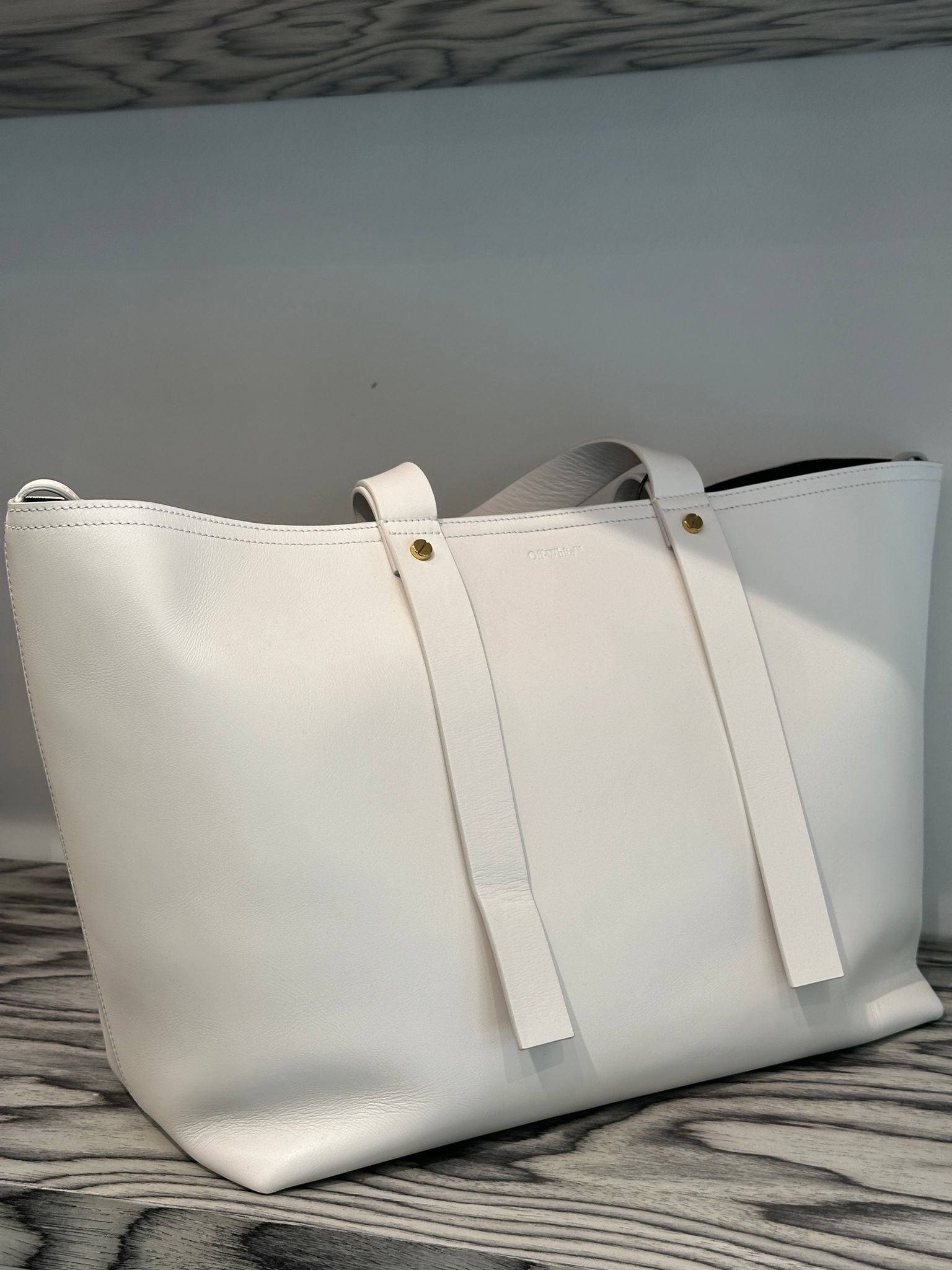 Off - White Day Off MediumOff - White