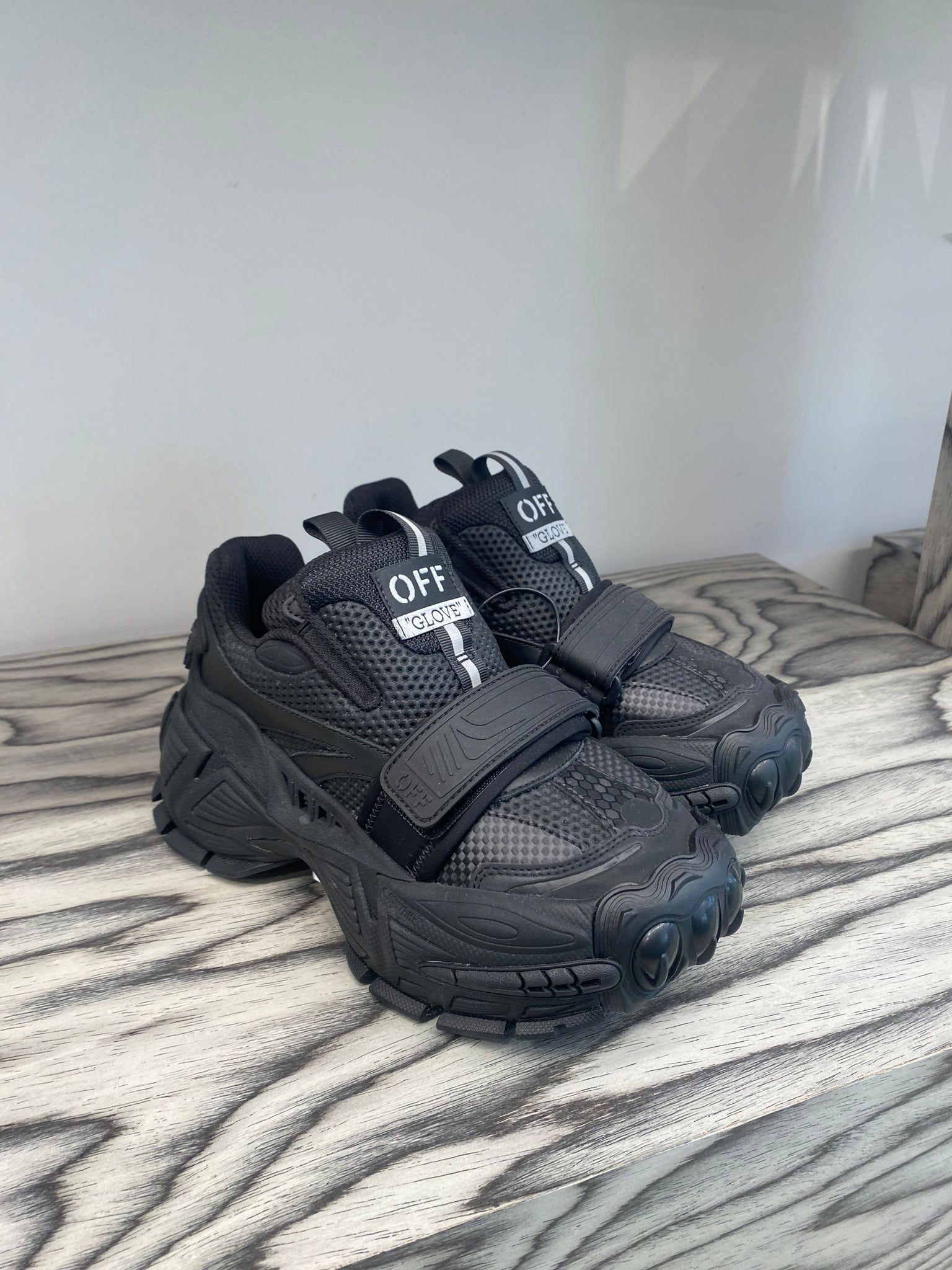 Off - White Glove Slip On BlackOff - white