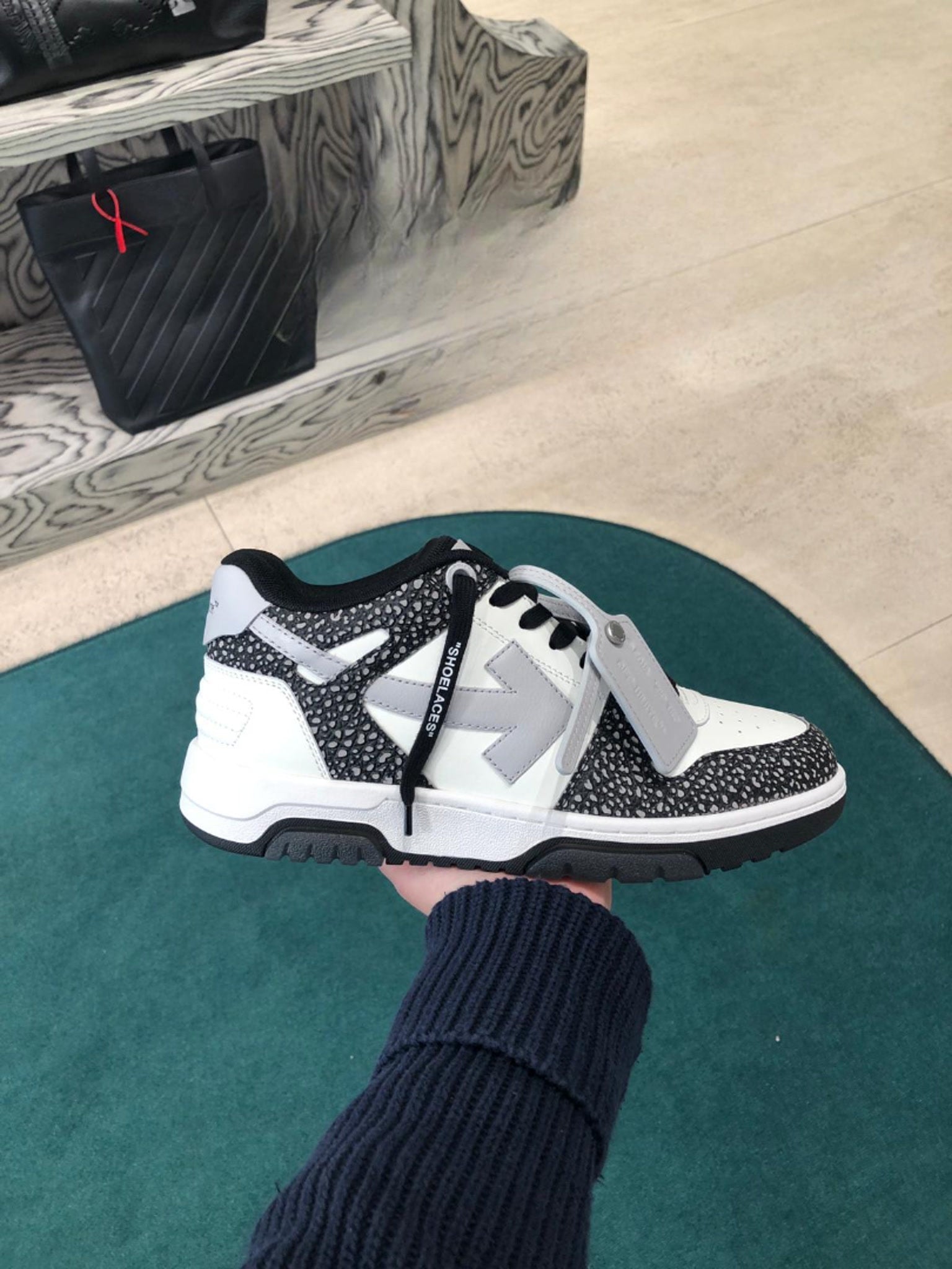 Off - White SneakersOff - White