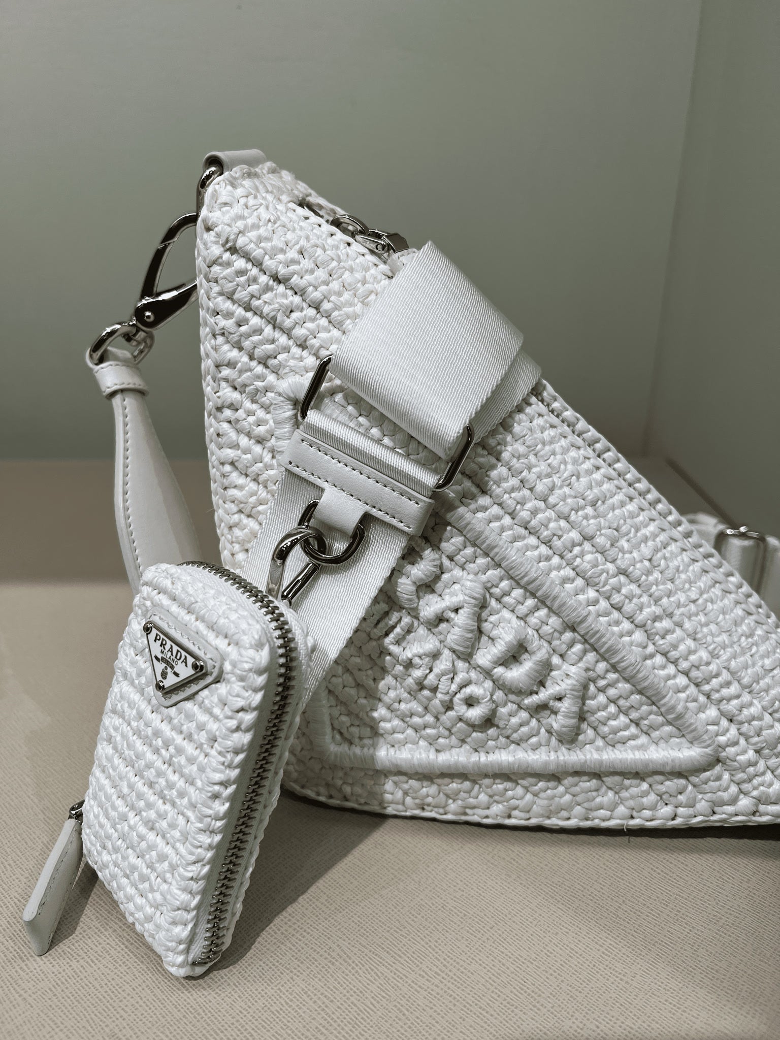 Prada Damska torebka pleciona białaPrada