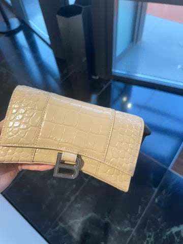 Hourglass Wallet W/C Shiny Embossed Croc Calf AS Warm Beige