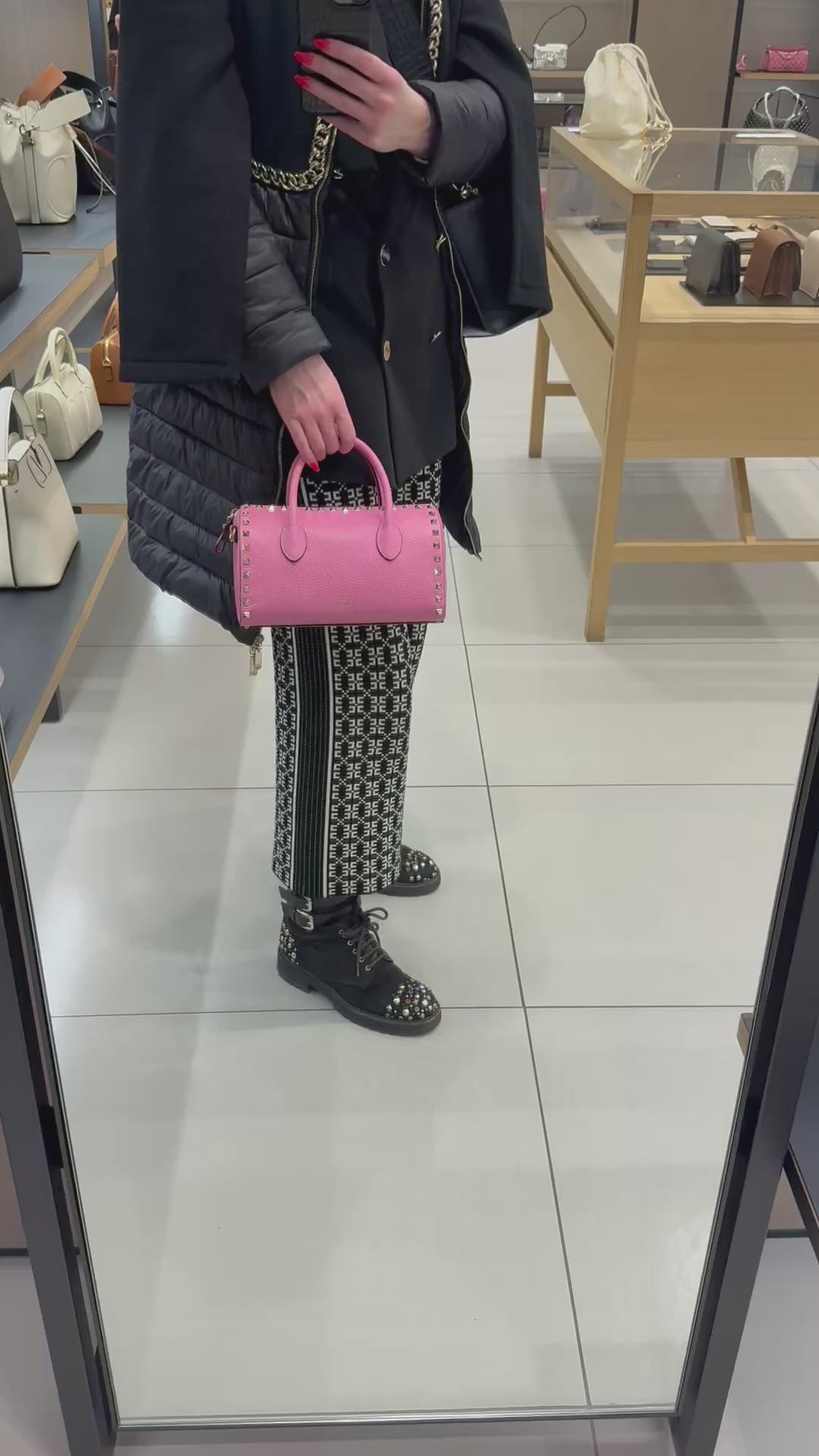 ROCKSTUD GRAINY CALFSKIN HANDBAG
