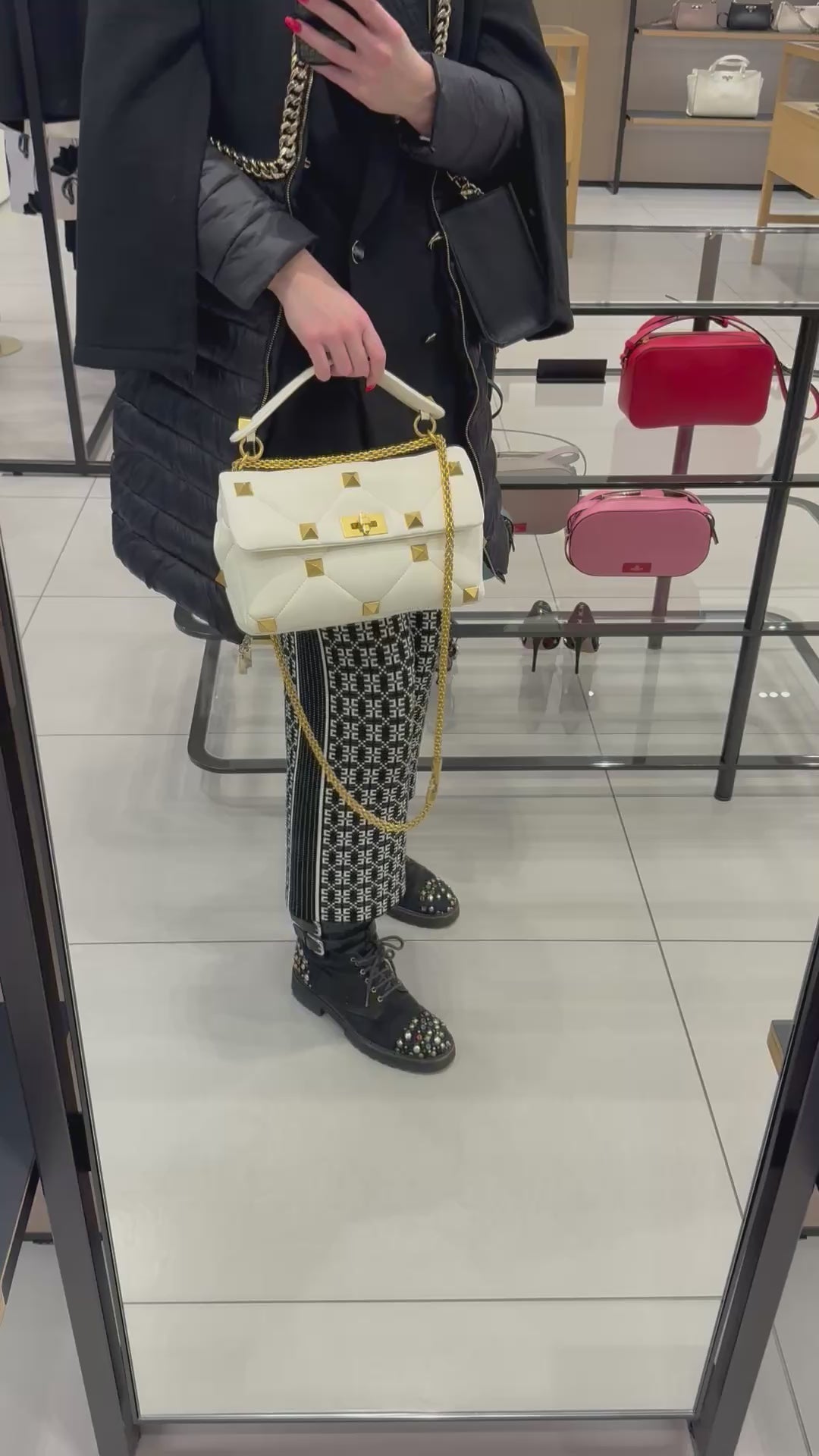 LARGE ROMAN STUD THE SHOULDER BAG IN NAPPA WITH CHAIN