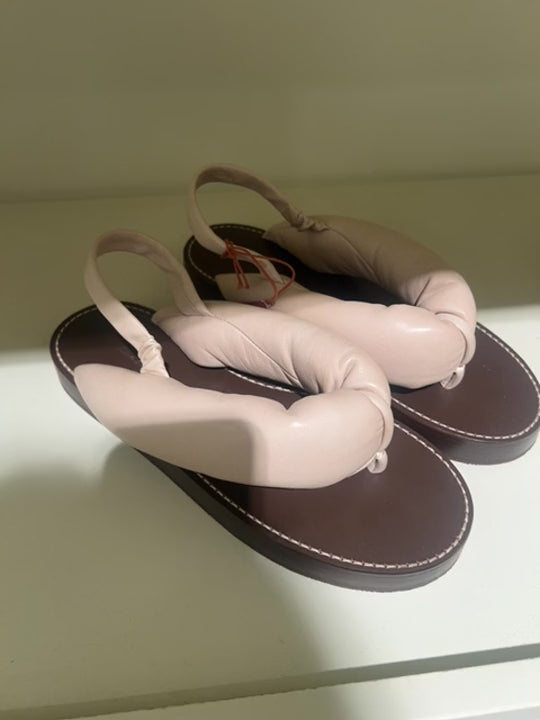 Loro Piana Damskie Sandały Beżowe Izumi Sandal Nappa DOEE FAO1586