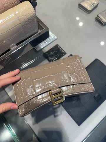 Hourglass Wallet On Chain 1212