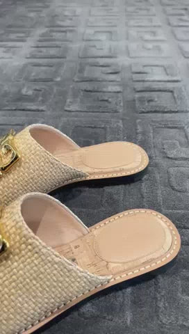 Givenchy damskie klapki beżowe BE3099E28N